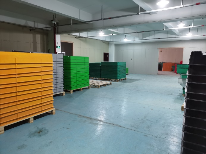 二楼生产车间1350非承重井盖的仓库